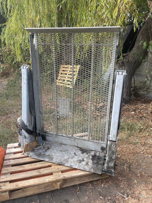 Lift rampa pentru persoane cu dizabilități