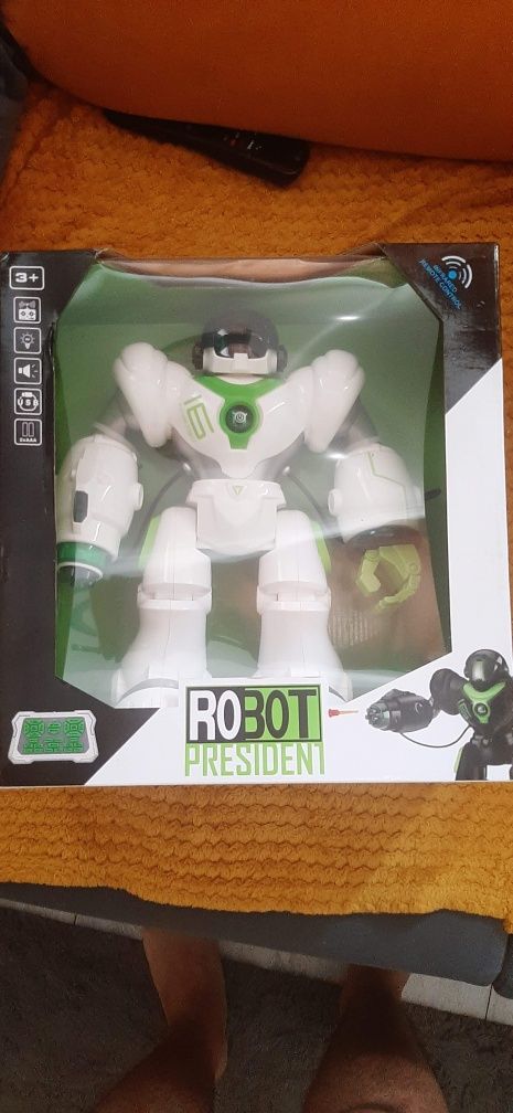 Robot cu radio comanda