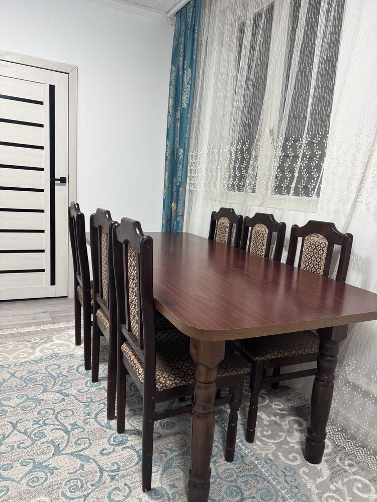 Стол со стульями