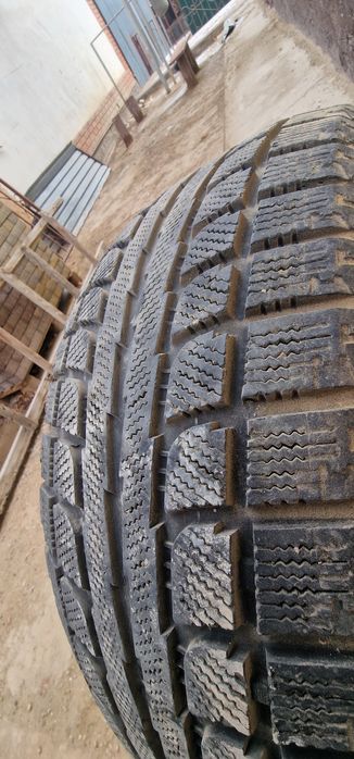 Зимние шины б/у 255/50/20