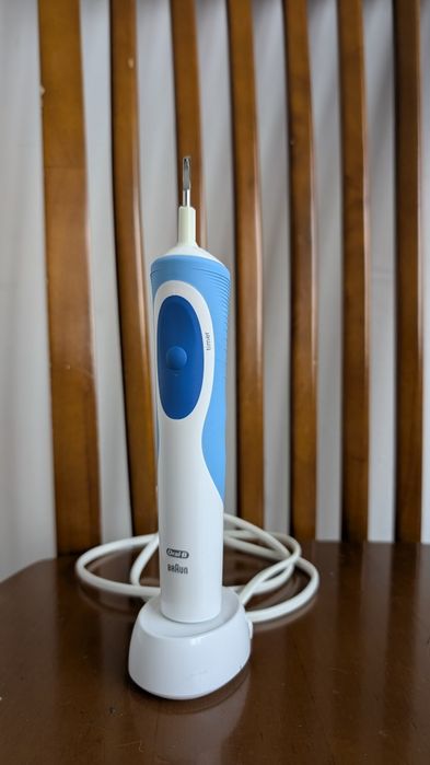 Электрическая зубная щётка  Oral B Vitality