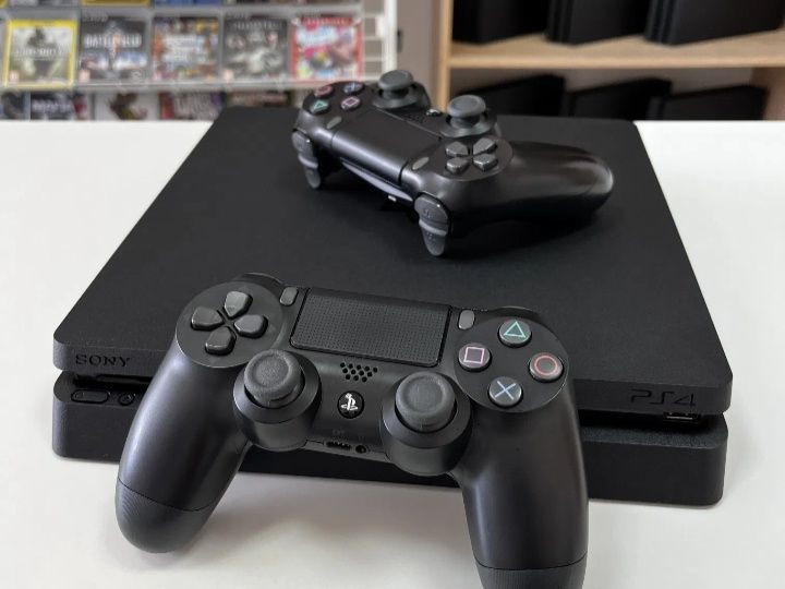 Продам PS 4 Слим без доставки