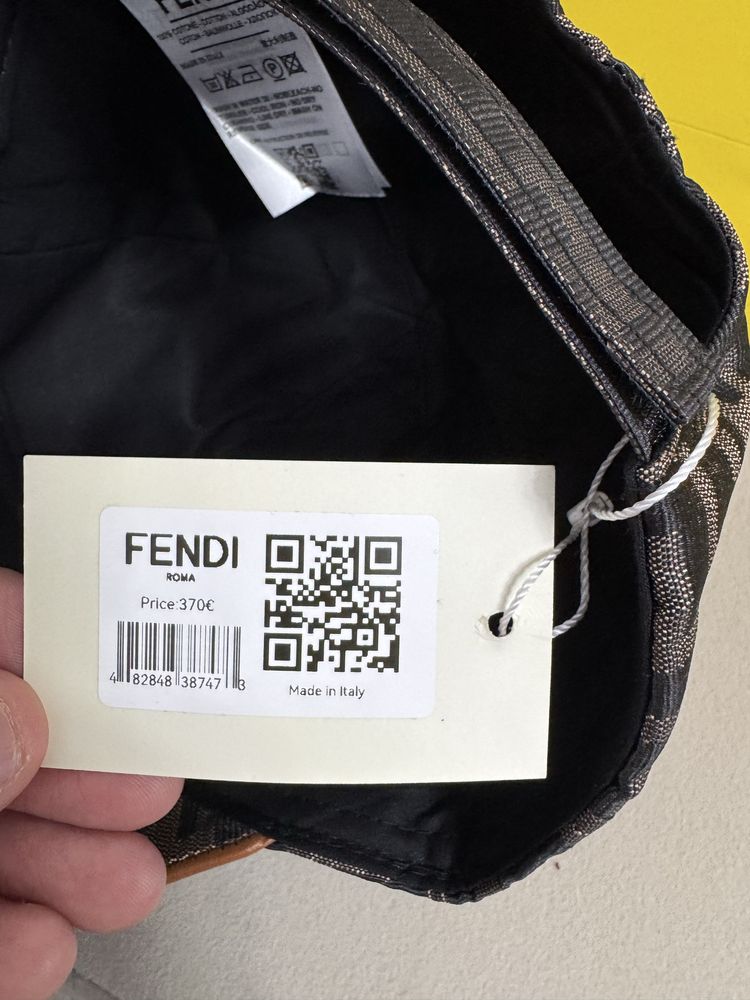 Fendi-Автентична чисто нова шапка(унисекс)