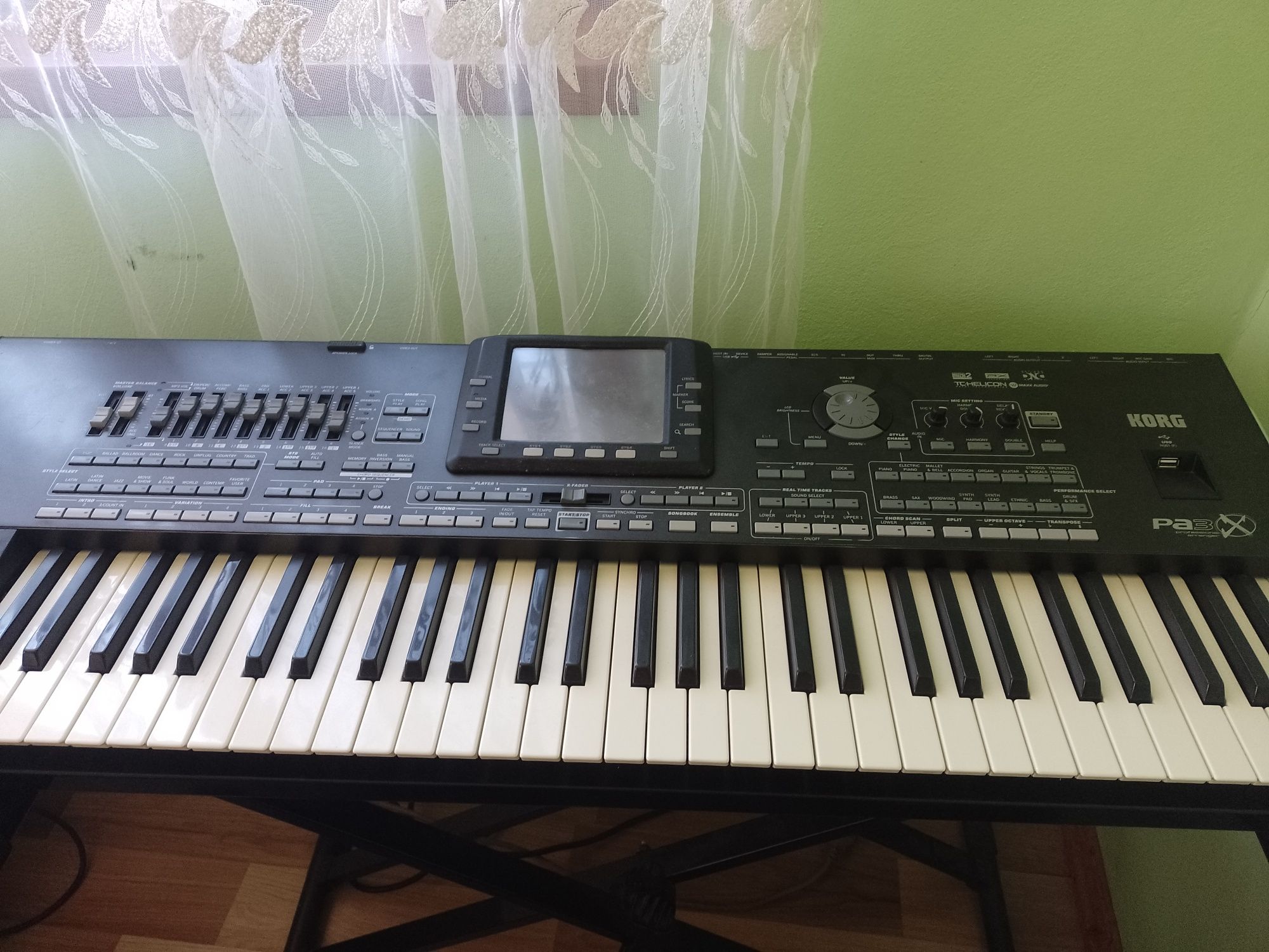 Vând orga pa Korg pa 3X