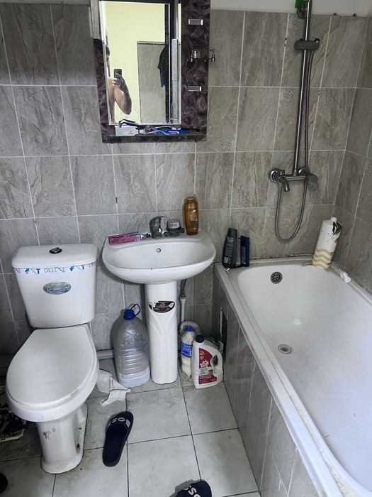 Bollar ga kvartira jami 5 kishi turamiz kamunalkalarni ortada tolaymiz