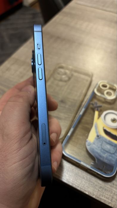 Iphone 13 blue запазен + аксесоари