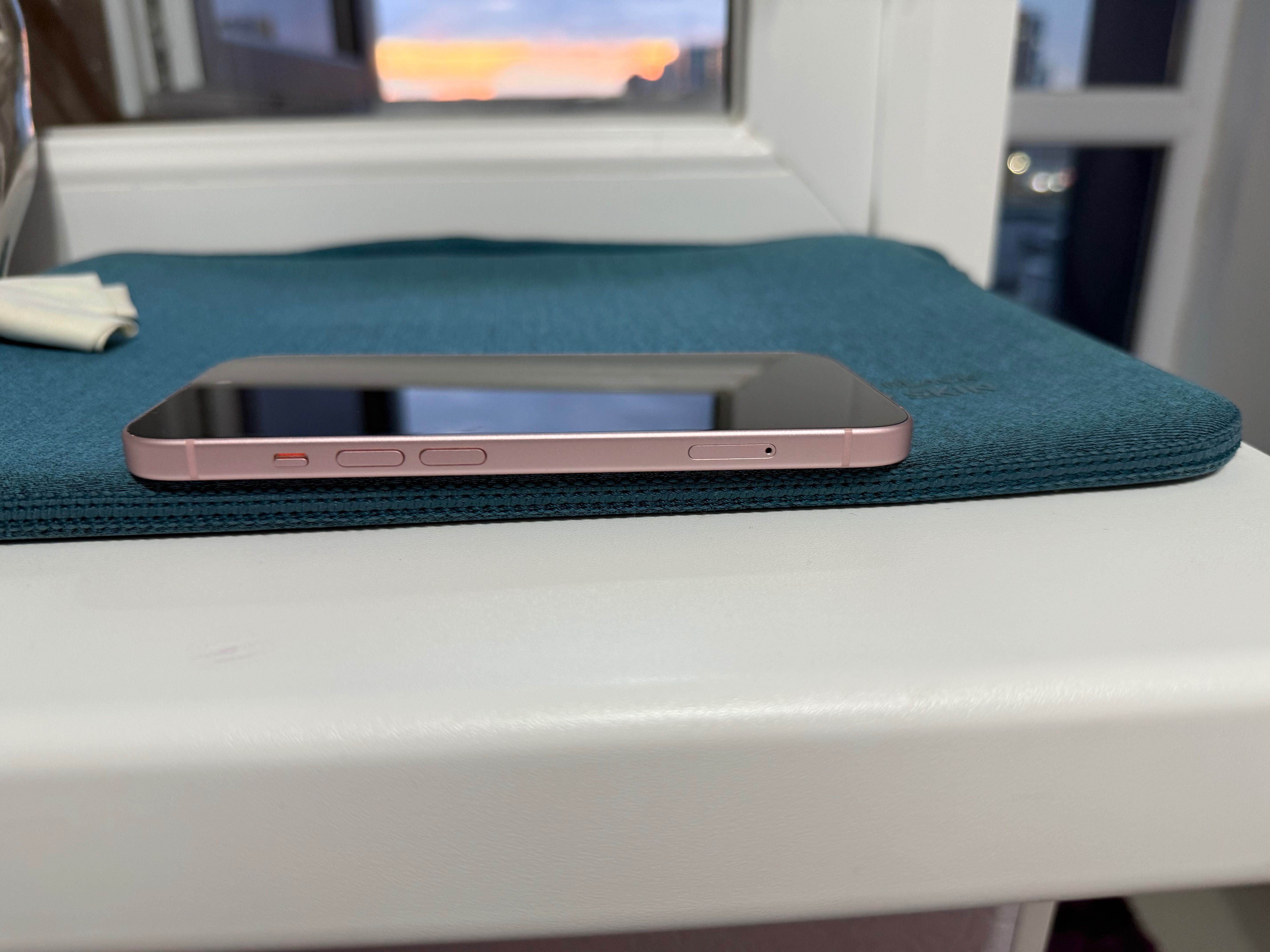 Apple iPhone 15 128Gb Dual Sim розовый