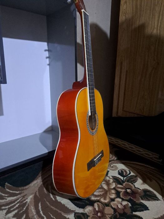 AKUSTIK GITARA garantiyasi bilan