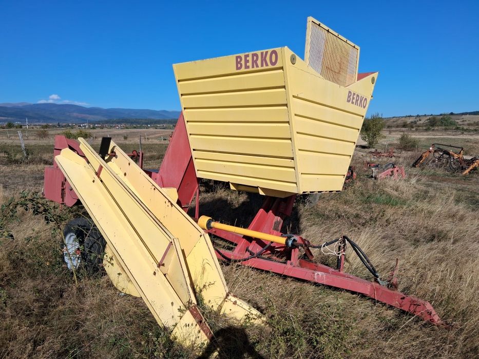 Vând culegatoare porumb marca berko pe un rând.