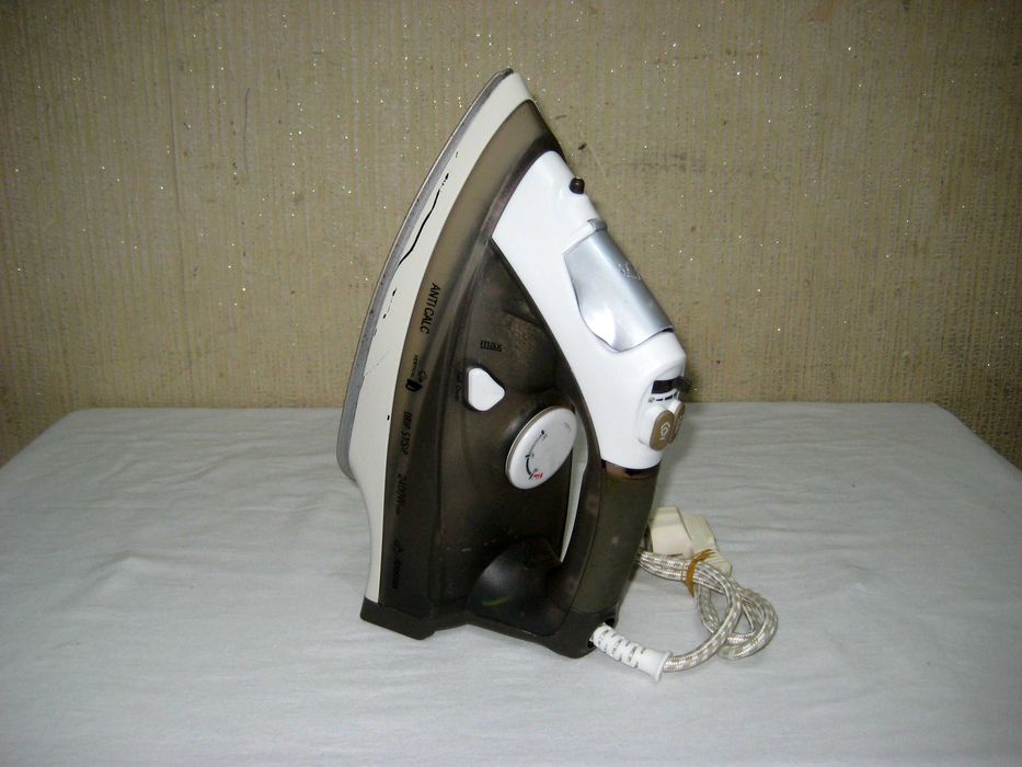 Утюг ARSHIA 2400W отличном рабочим состоянии!