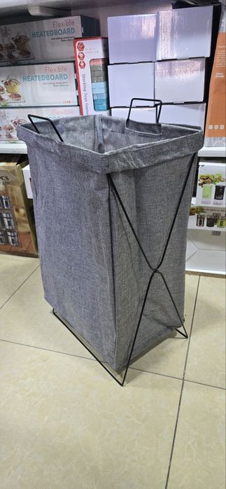 Корзина для белья из плотной ткани  на стойком каркасе