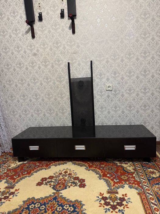 Продам тумбу для телевизора