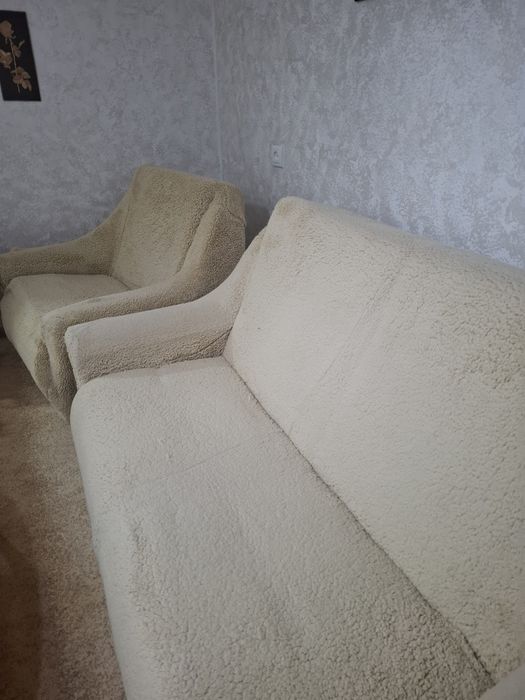 Продам мягкую мебель диван  и 2 кресла