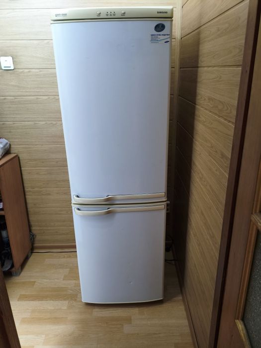 Продаю холодильник