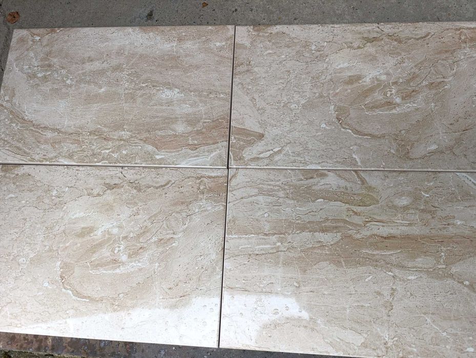 Гланцови плочки за баня 24/40