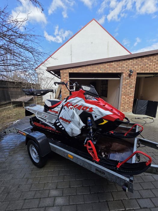 Snowmobile Polaris rmk khaos 850