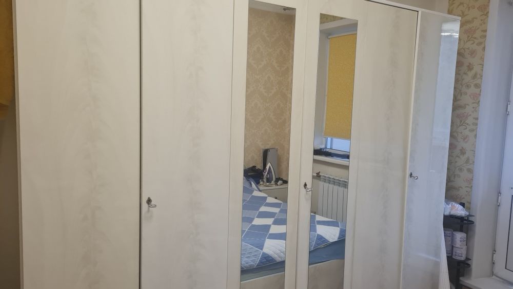 Продам спальный гарнитур, б/ у ,в хорошем состоянии.