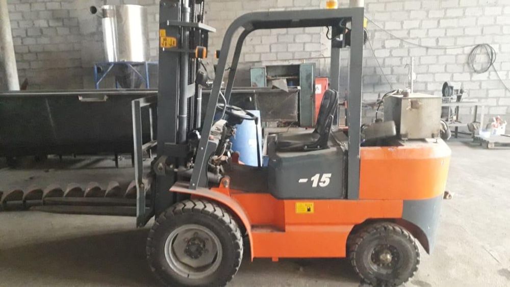 Вилочный погрузчик