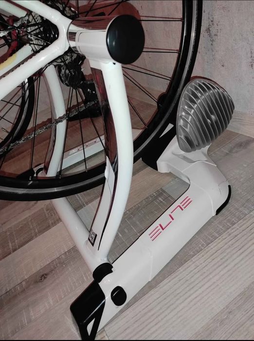 Велотренажор Elite Qubo Fluid