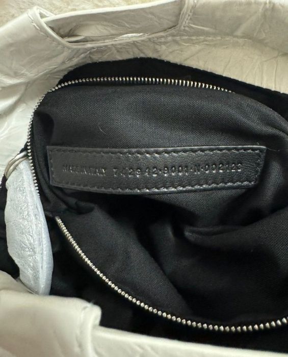 Geanta Balenciaga, Chanel, Jimmy Choo