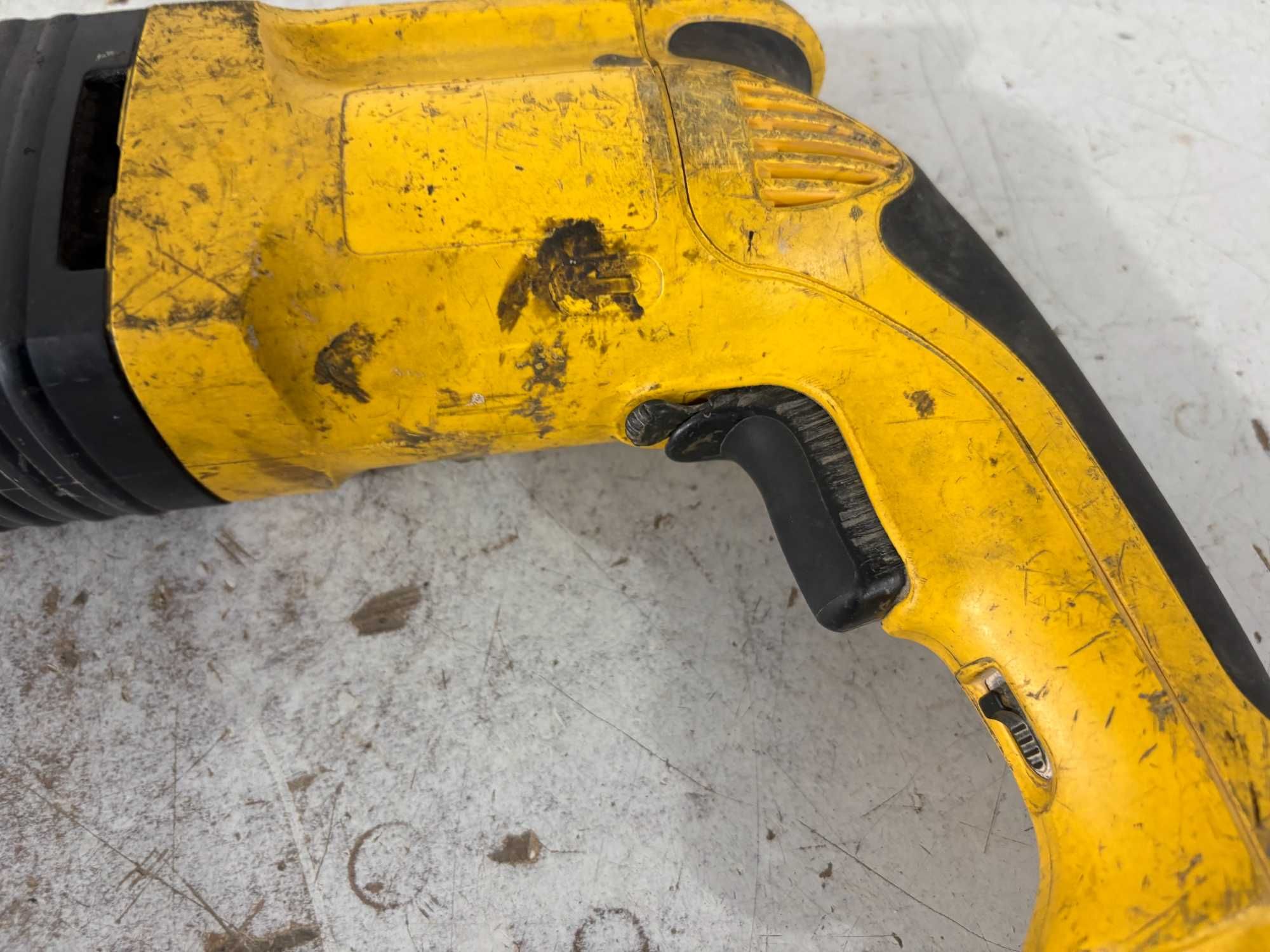 Перфоратор - Dewalt 110V