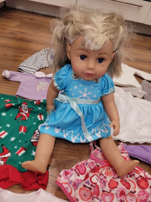 Дрешки за кукла + кукла + чувалче