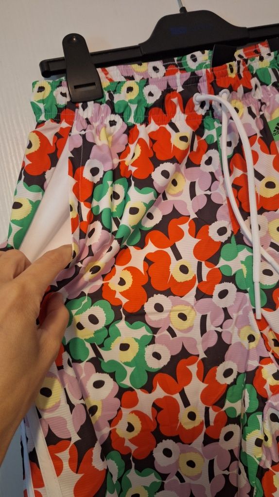 Дамско спортно долнище Adidas Marimekko XS