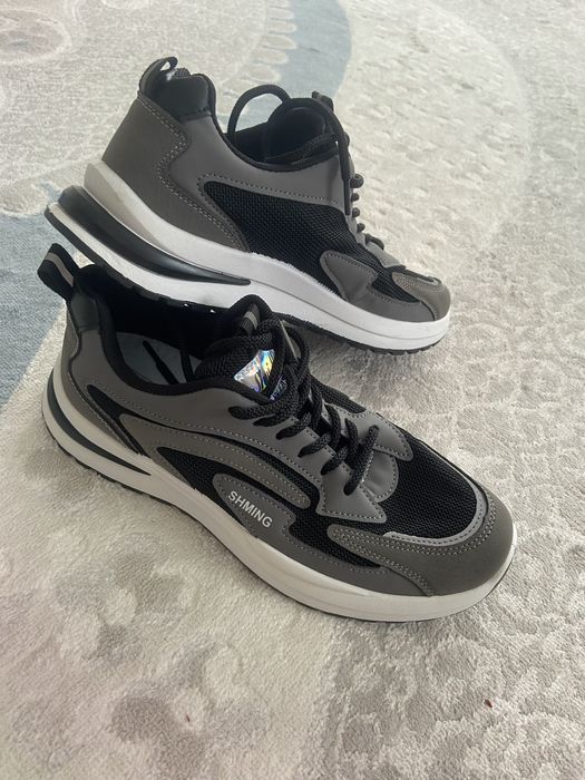 Мужские кроссовки