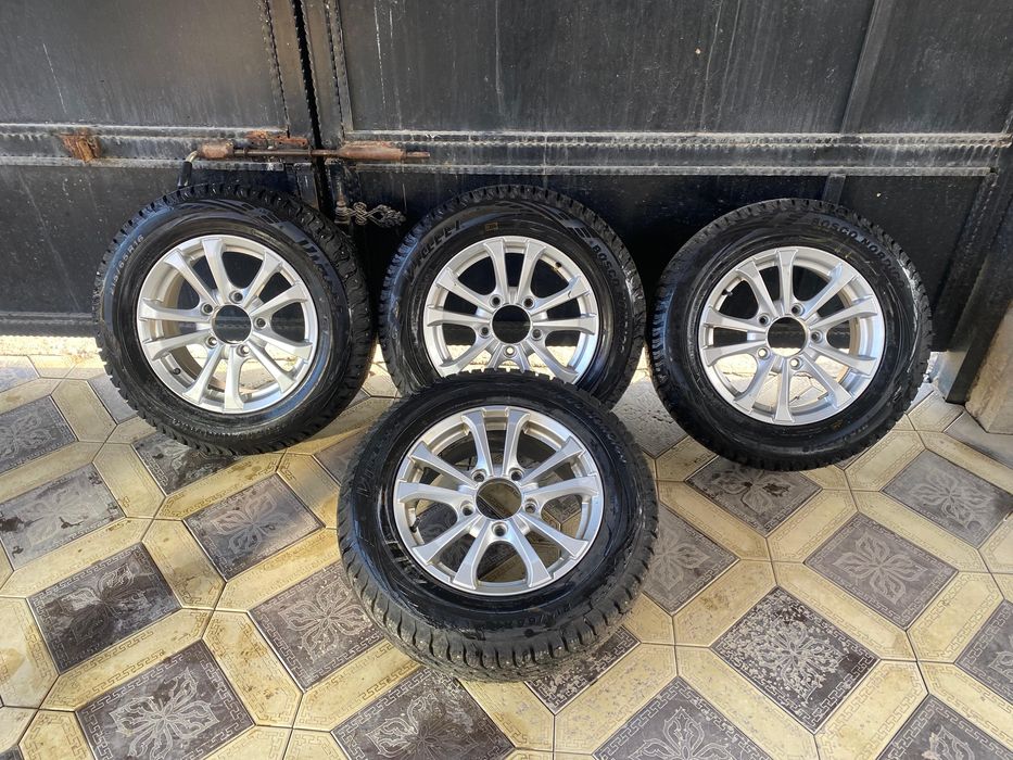 Диски с резиной на ниву