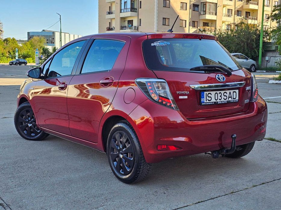 Toyota Yaris 2013 1.5 Hybrid 100 CP euro 5 automata / RATE fara avans