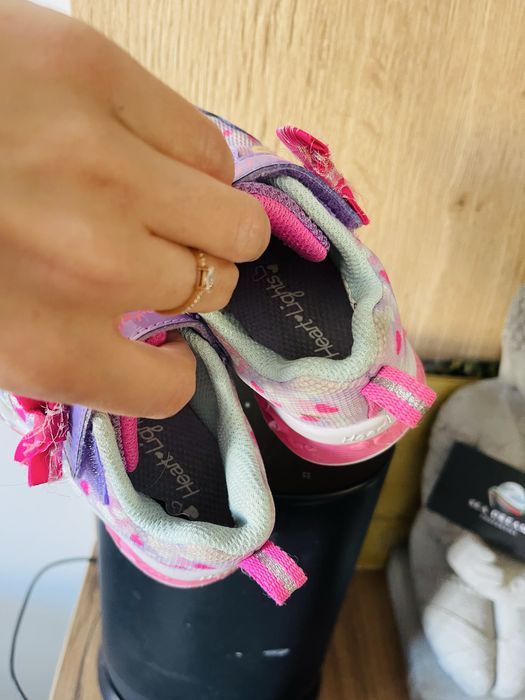 Scethers 22 номер розови