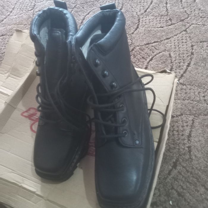 Ghete din piele naturala