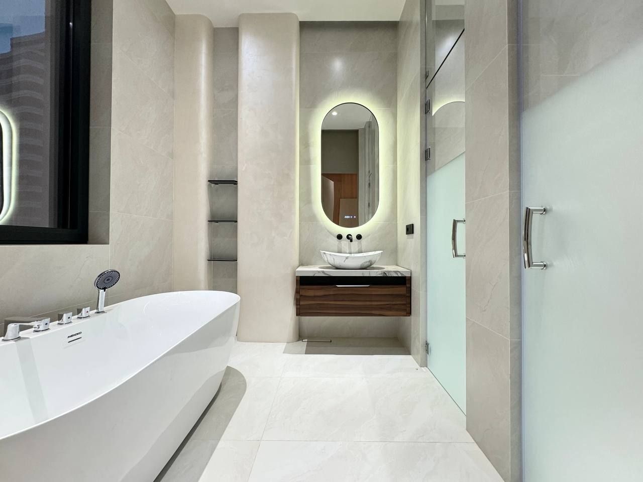 Сдается 3х ком квартира, ЖК Инфинити, ор-р: ул. С.Азимова, 126 м²