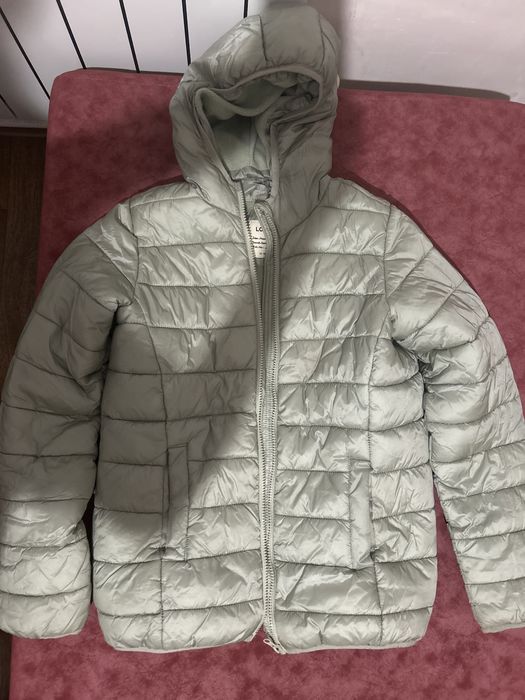Продам куртку для девочки