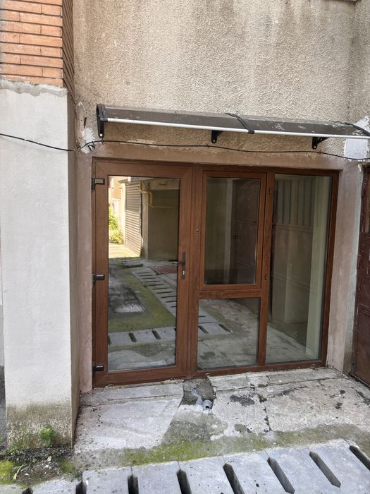 Garaj Zavoi amenajat pentru birou sau locuit