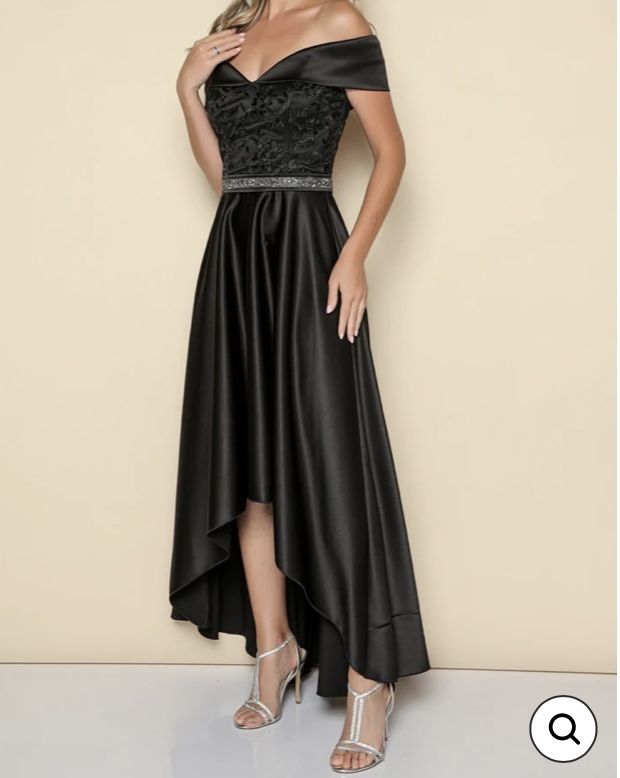 Rochie neagra asimetrica cu umeri goi si broderie