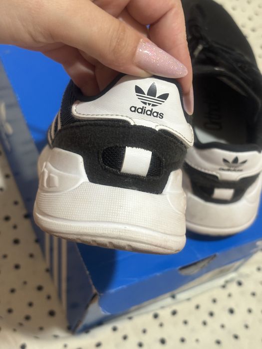 Adidasi adidas marimea 30