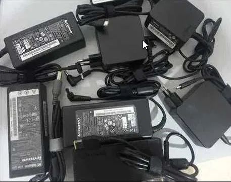 Зарядка, блок питания на разные ноутбуки от Lenovo и шнур питания.