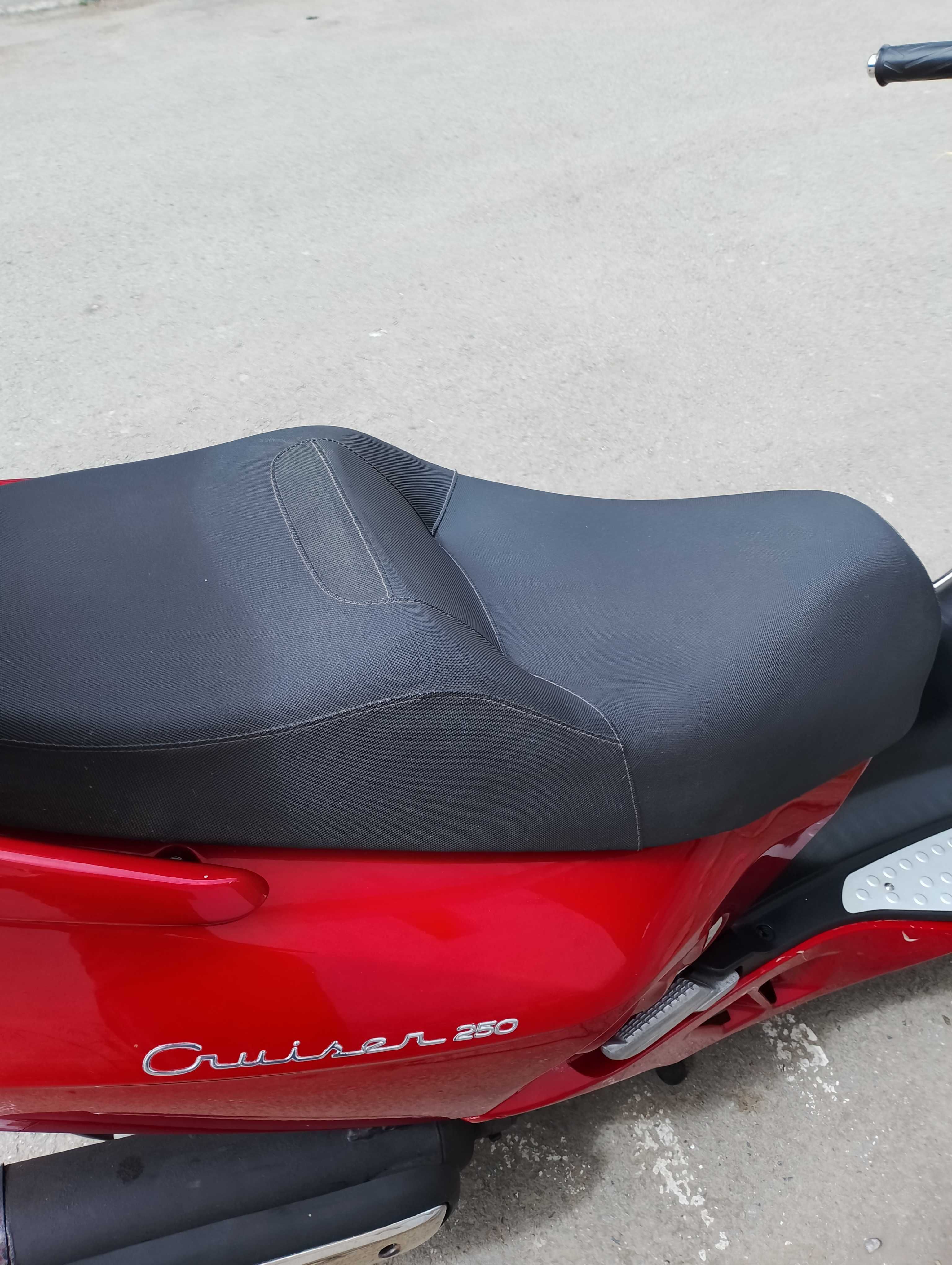 Scuter de 250 cmc marca Jonway.
