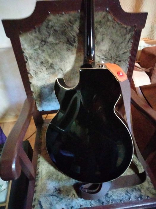 De vanzare 3 chitare cu predare personala in Vatra Dornei