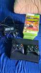 Vând xbox 360 cu 2 controllere