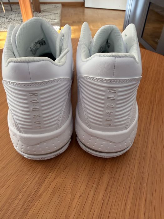 Nike Jordan Max Aura 2, Бели, Размер 42.5