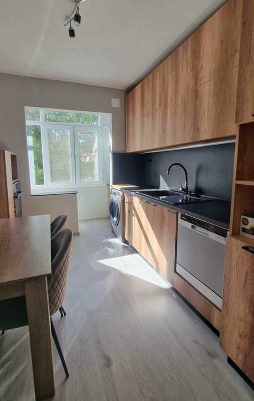 Дава се под наем Тристаен апартамент в Пловдив, Кючук Париж - 65 кв.м за 425 € - Снимка #2