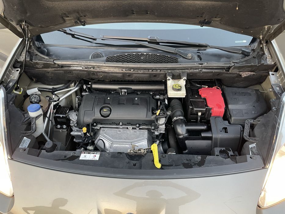 Peugeot Partner cu 5 usi
