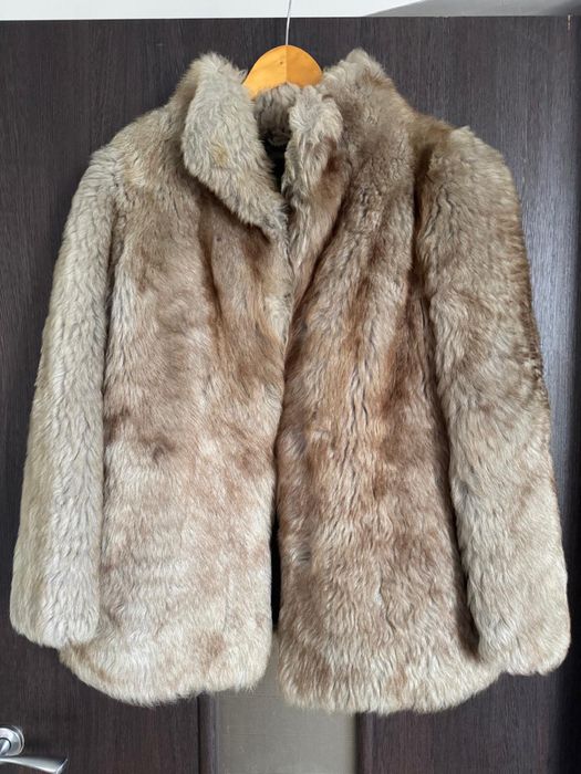 Blana naturala in stare foarte  buna .