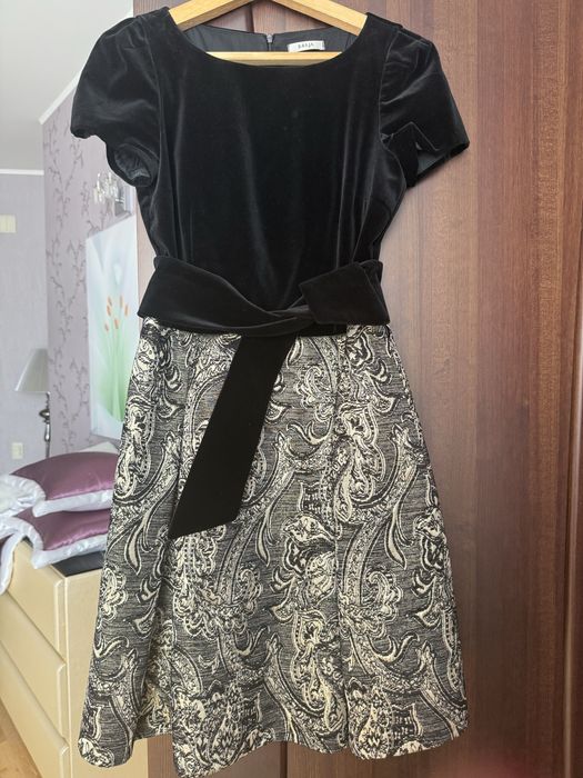 Платье женское ,нарядное,состояние отличное