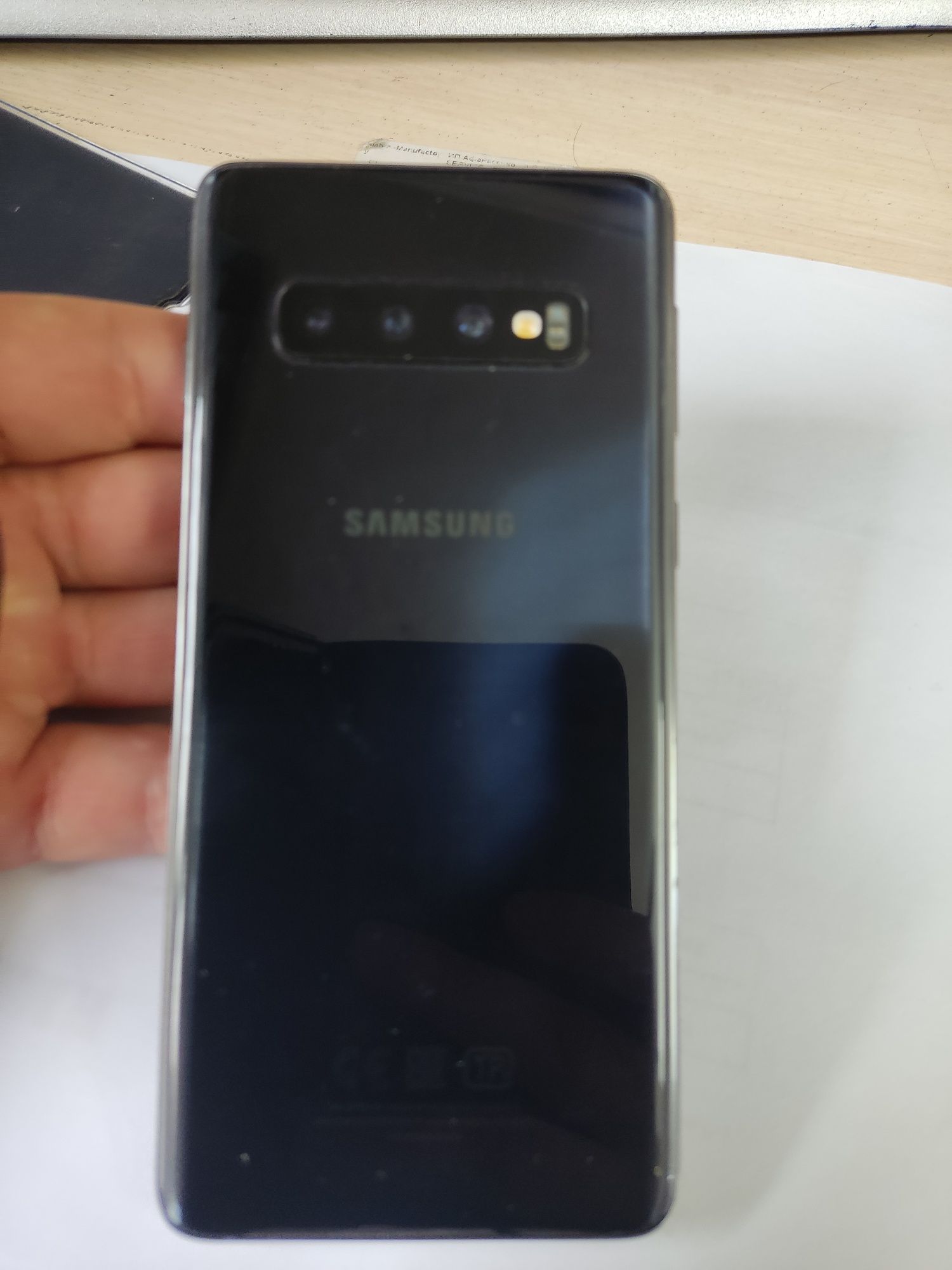 Продам Samsung S20 разбиты дисплеи показывает !!!андройд старый!!!