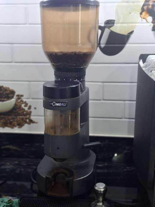 Kofemashinka bor 20 mln.             Xamma narsasi bor ishliydi