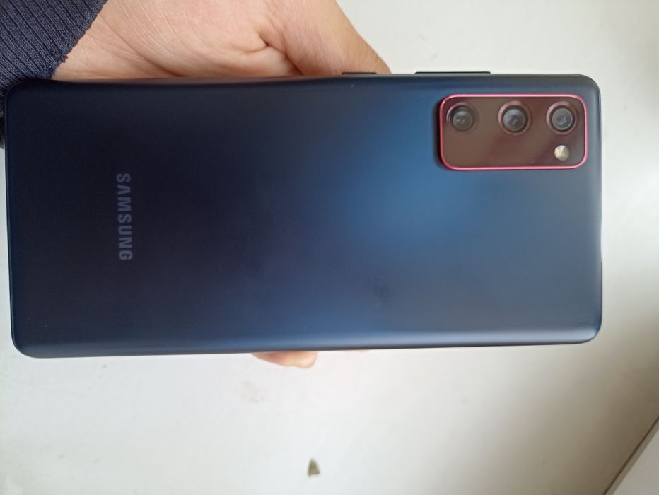 Samsung s20 fe продам или обмен