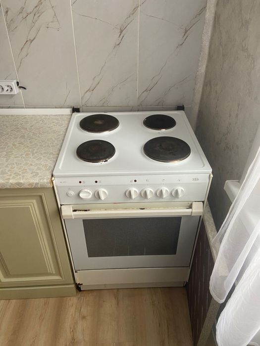 Электрическая плита  бу 8000